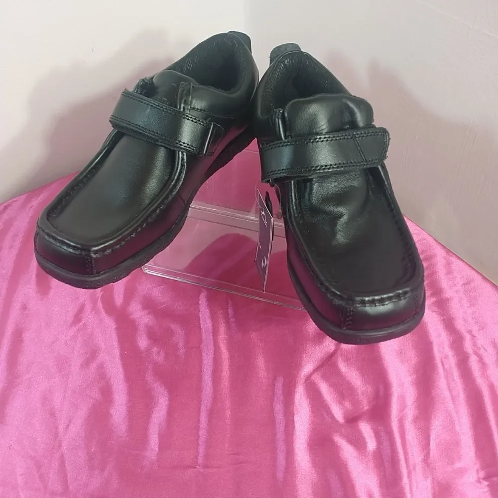 KANGOL Big Kid SZ 5.5 Slip On Hook And Loop Leather Casual Shoes Black NWT.